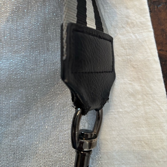 Think Rolyn Crossbody Bag - Picture 11 of 11